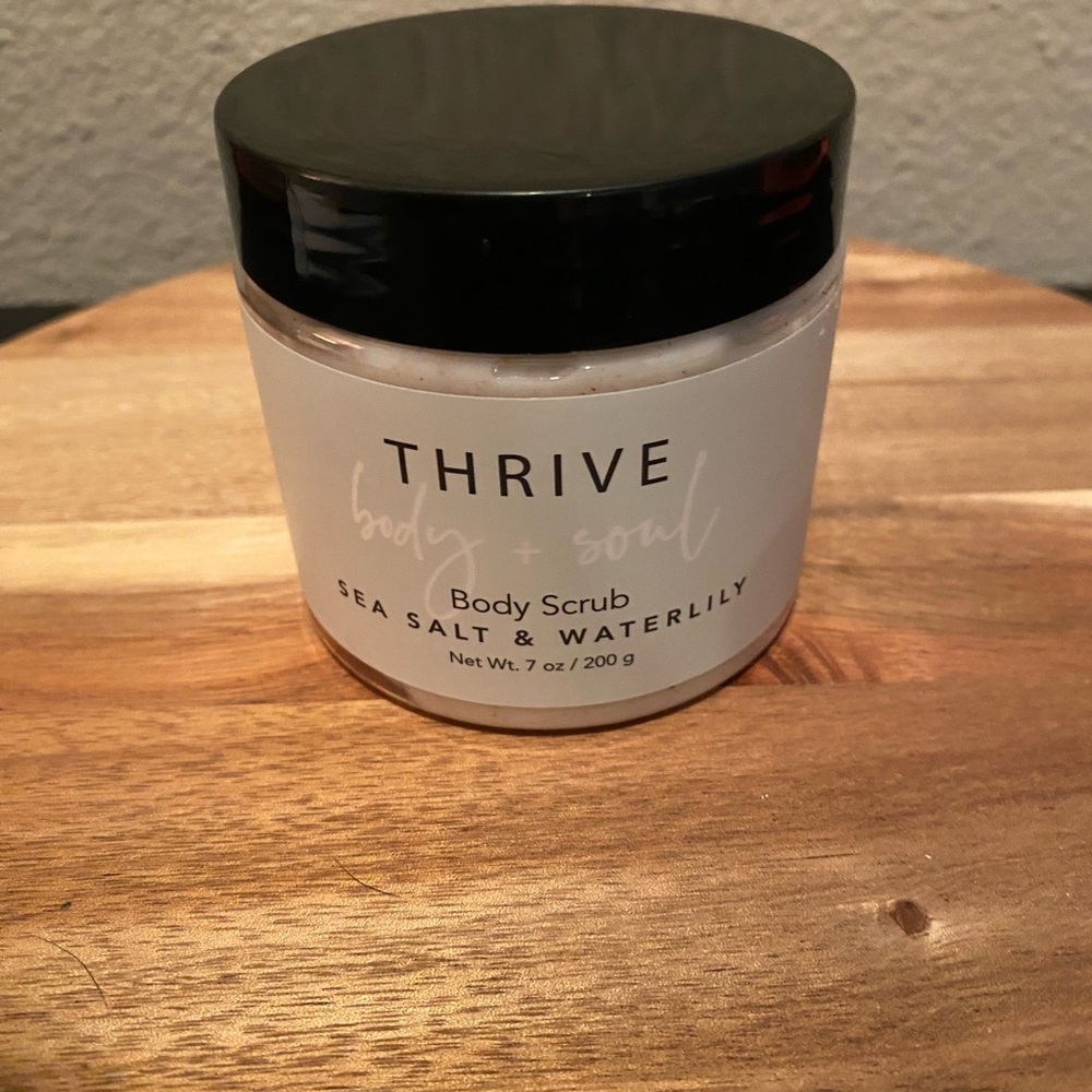 Thrive Sea Salt & Waterlily Body Scrub